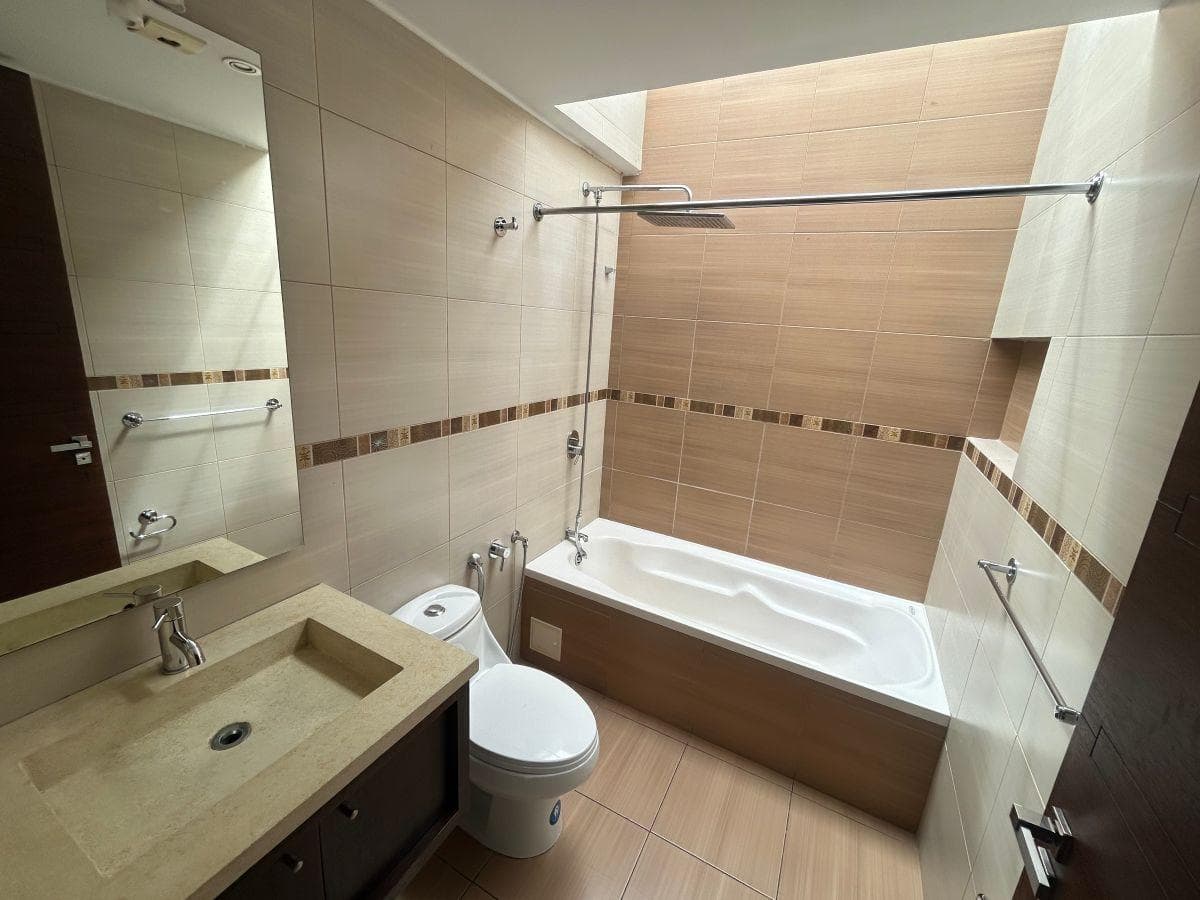 Venta Urbanizacion Tacuri Nayon Casa Cuatro Dorm. Jardin — imagen 2