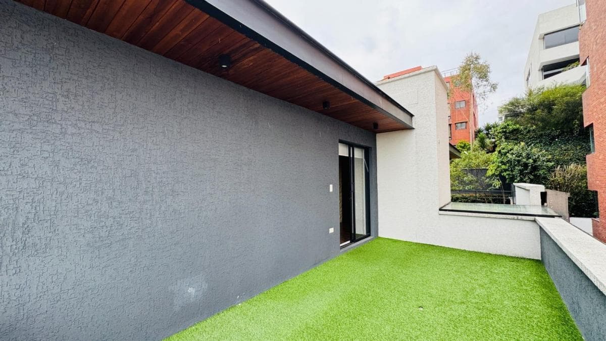Casa de Venta, Sector Quito Tenis, 3 Departamentos Independientes — imagen 2