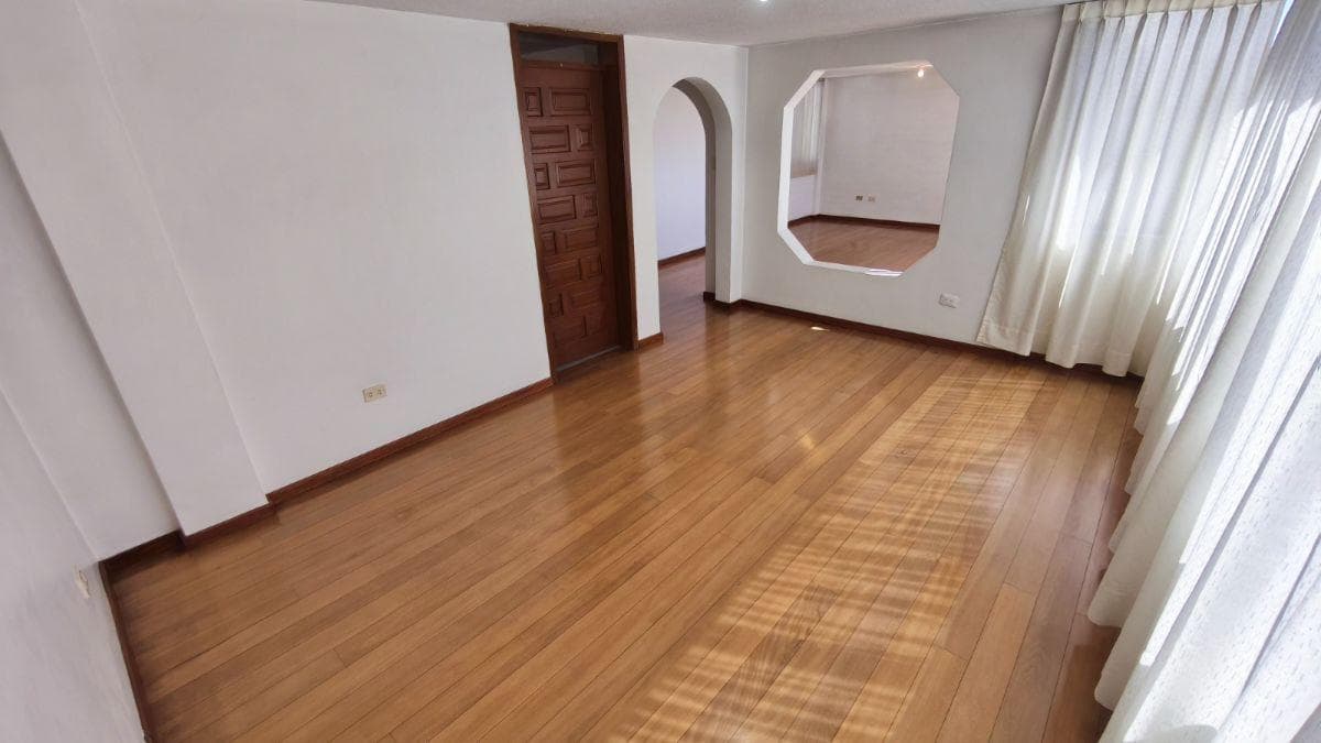 Casa con Amplio Terreno en Venta en La Occidental — imagen 3