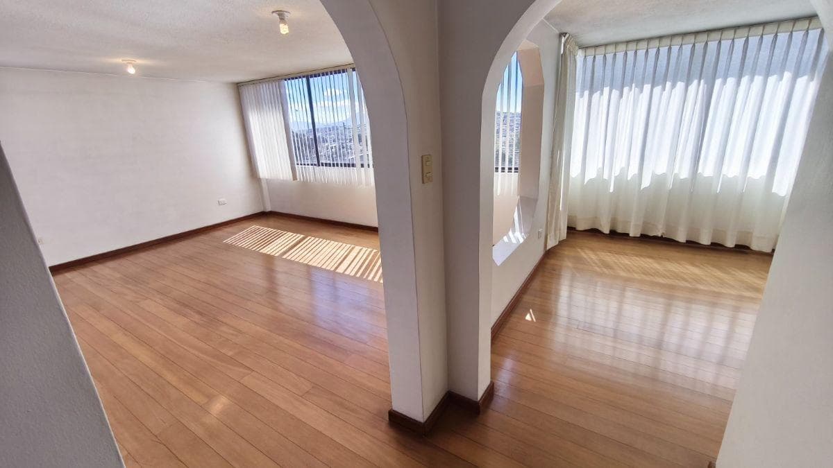 Casa con Amplio Terreno en Venta en La Occidental — imagen 2