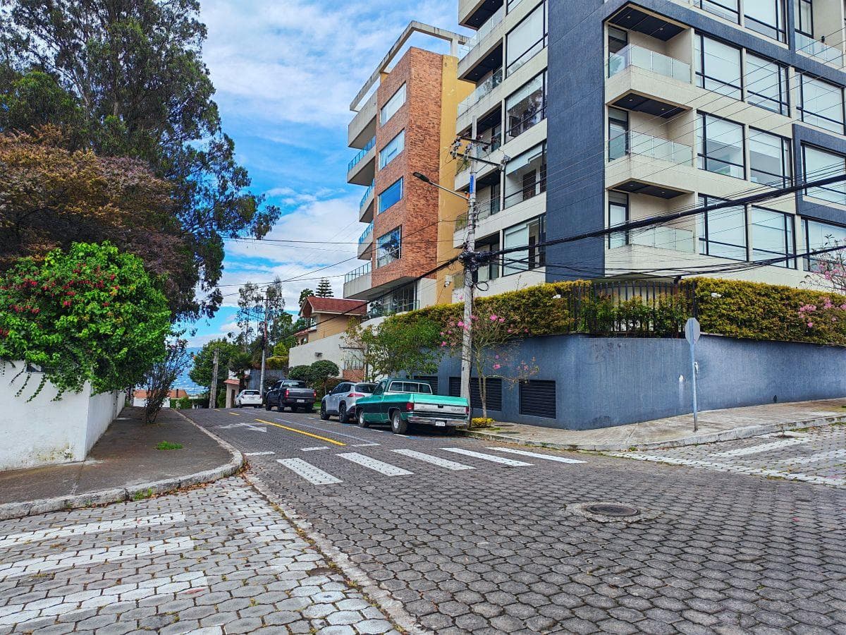 Altos de Monteserrin Lindo Penthouse Moderno, Edf Pequeño, 160 m Luminoso Dos Balcones $195.000, Oo — imagen 8