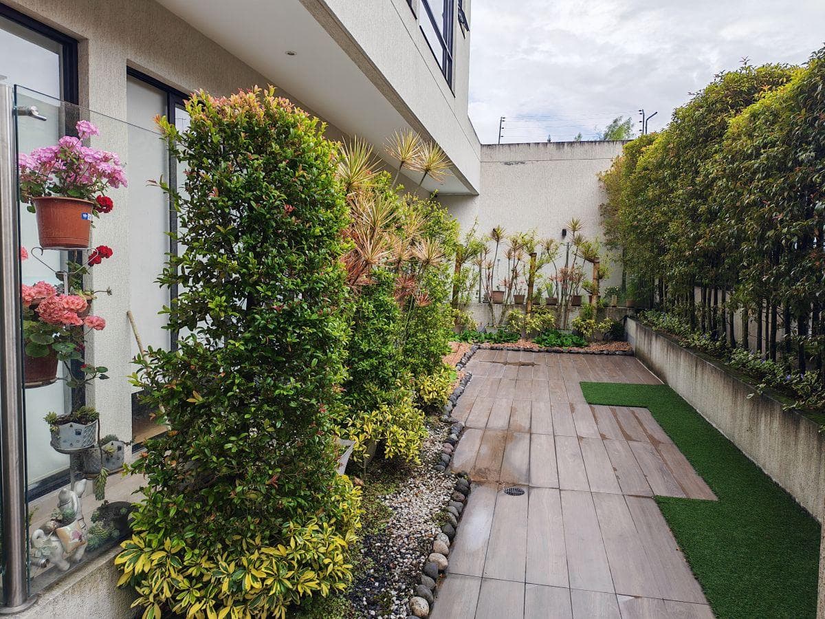 Altos de Monteserrin Lindo Penthouse Moderno, Edf Pequeño, 160 m Luminoso Dos Balcones $195.000, Oo — imagen 7