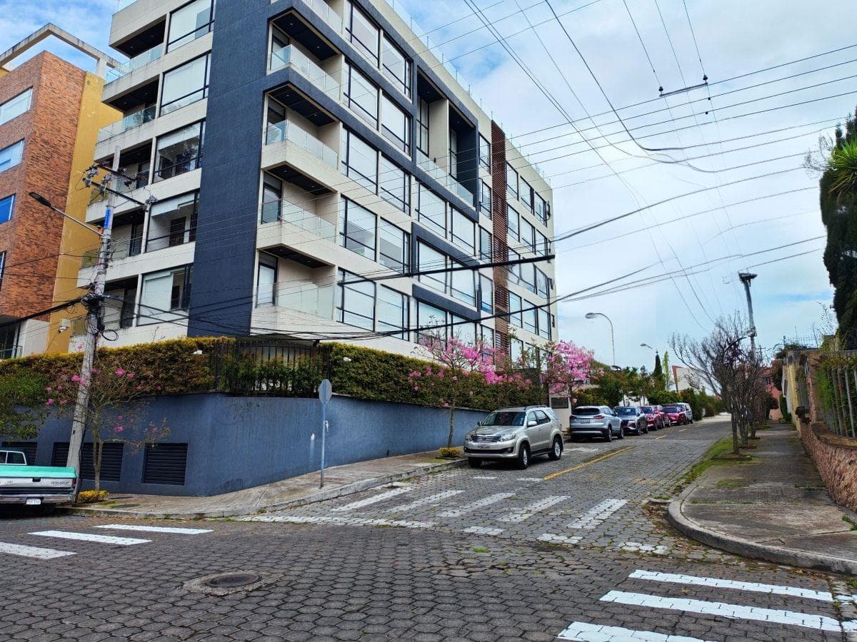 Altos de Monteserrin Lindo Penthouse Moderno, Edf Pequeño, 160 m Luminoso Dos Balcones $195.000, Oo — imagen 5