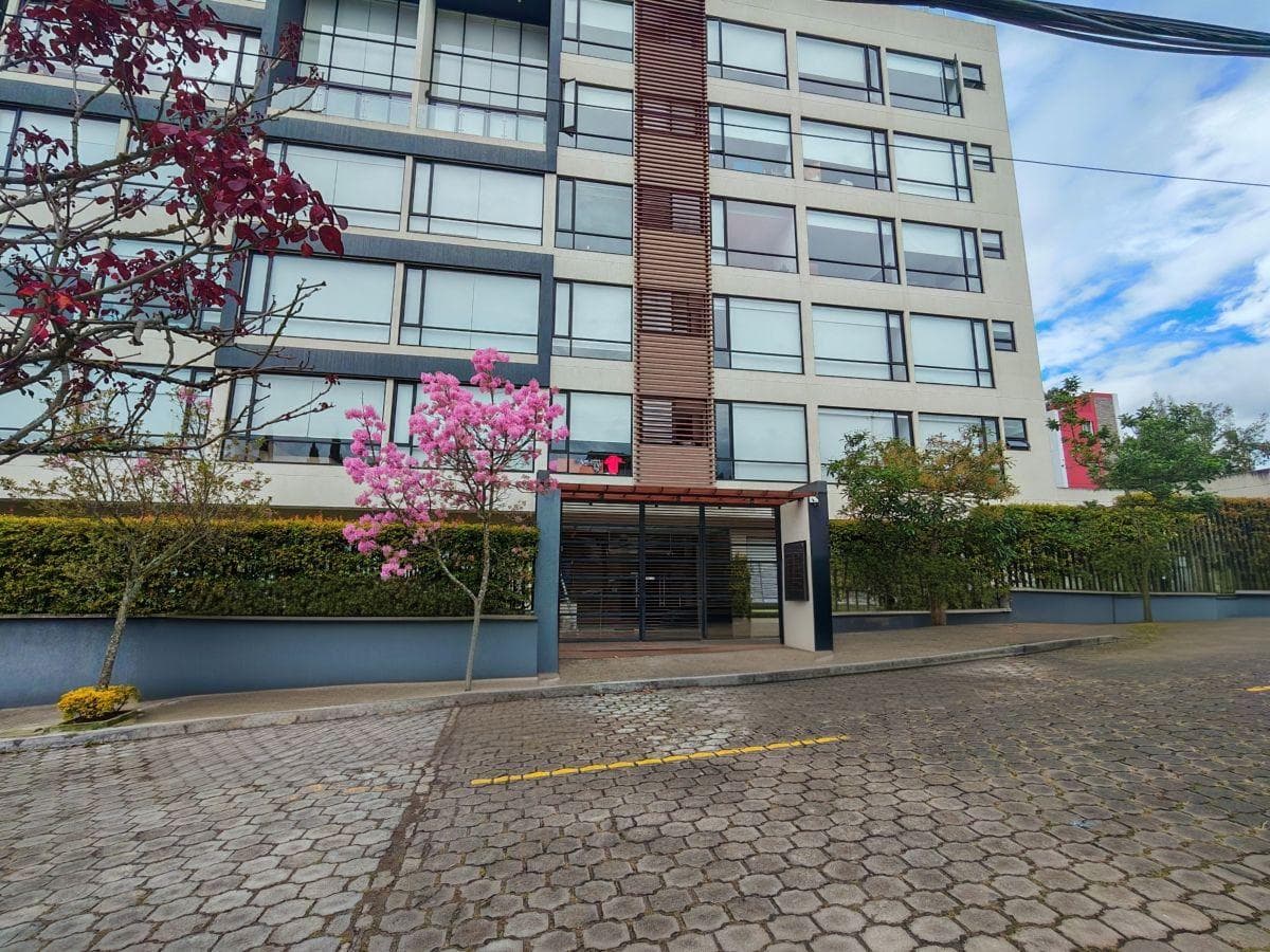 Altos de Monteserrin Lindo Penthouse Moderno, Edf Pequeño, 160 m Luminoso Dos Balcones $195.000, Oo — imagen 4