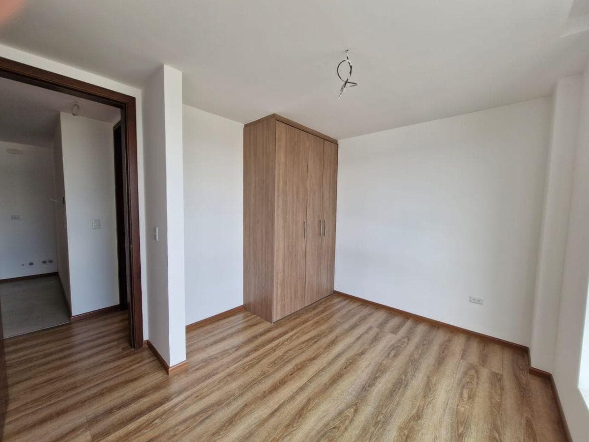 Vendo Departamento de 87 m por Estrenar en La Burgeois, Sector Rumipmba, Centro Norte Quito — imagen 1