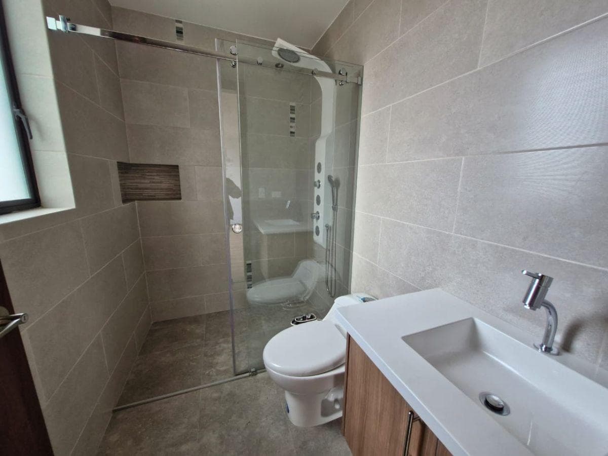 Vendo Departamento de 87 m por Estrenar en La Burgeois, Sector Rumipmba, Centro Norte Quito — imagen 5