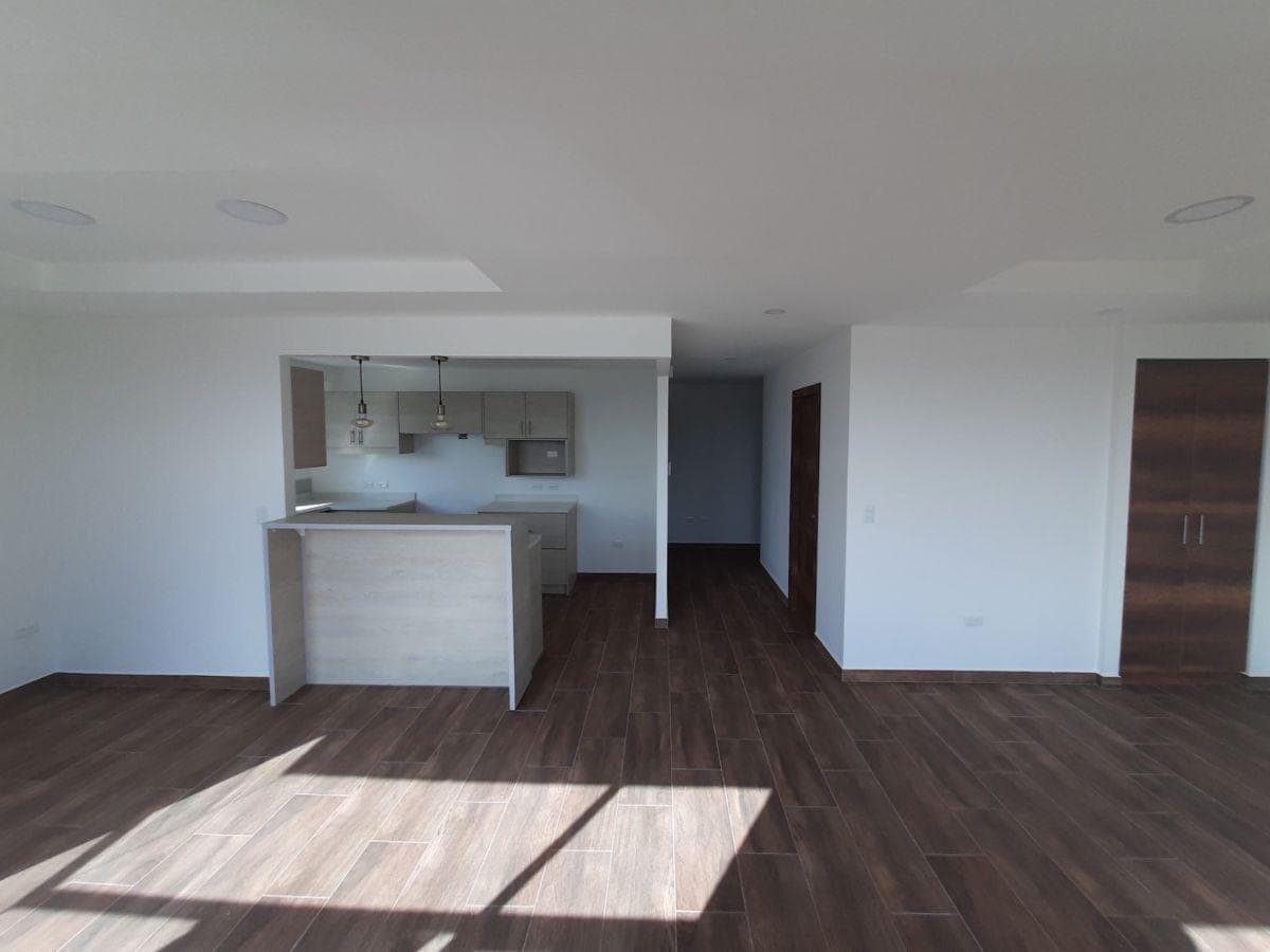 Dpto 102 m² + 42 m² Terraza Bbq y Parqueadero en Mastodontes | $97.000 — imagen 4