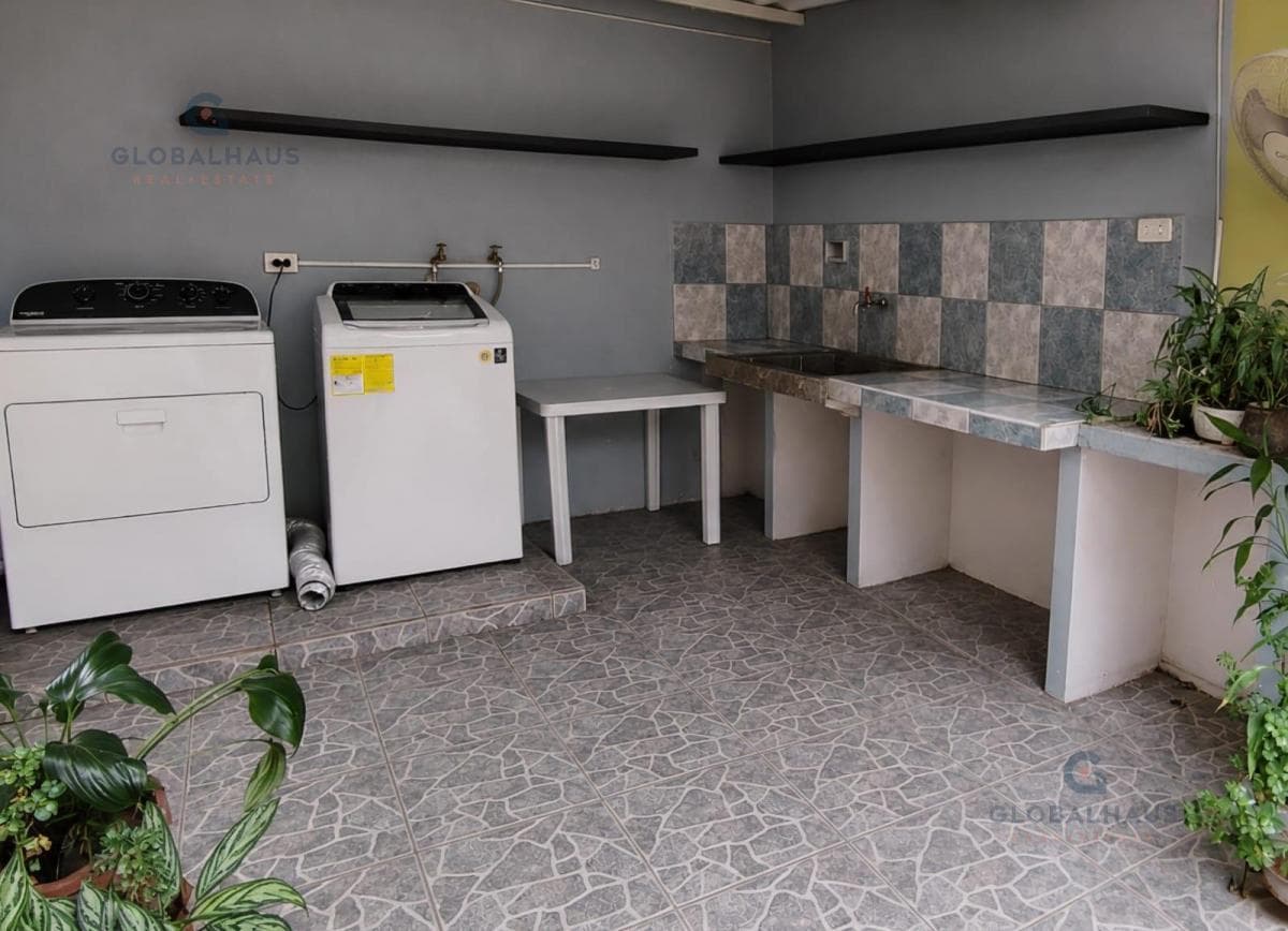 Casa en Venta con 3 Dorm. en Samanes 5 G. P. Guayas — imagen 2