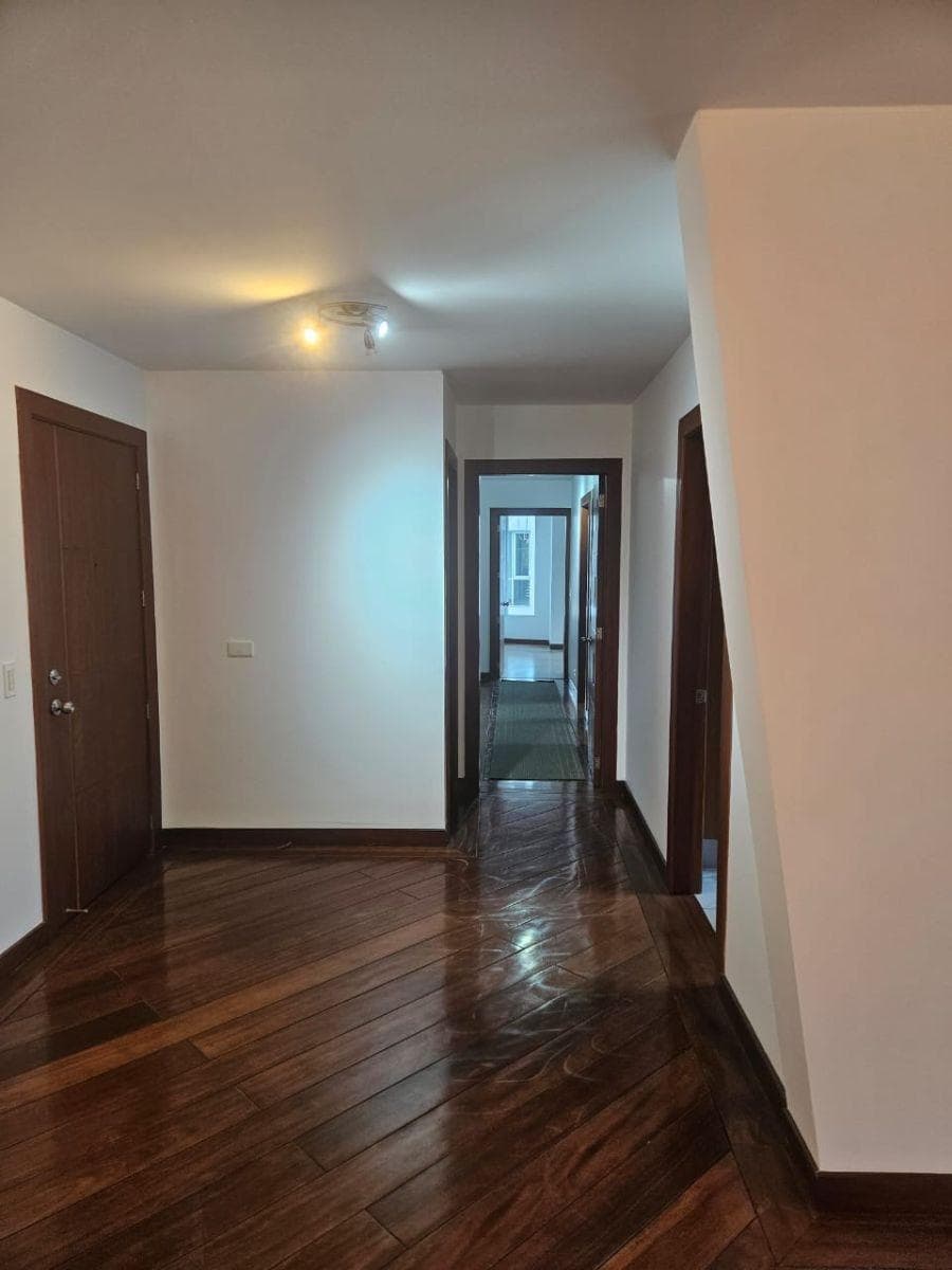 Cumbaya, Cerca de Usfq,, 3 Dorm., Linda Vista. Conjunto Cerrado, Piscina, Seguridad 24/7 — imagen 8