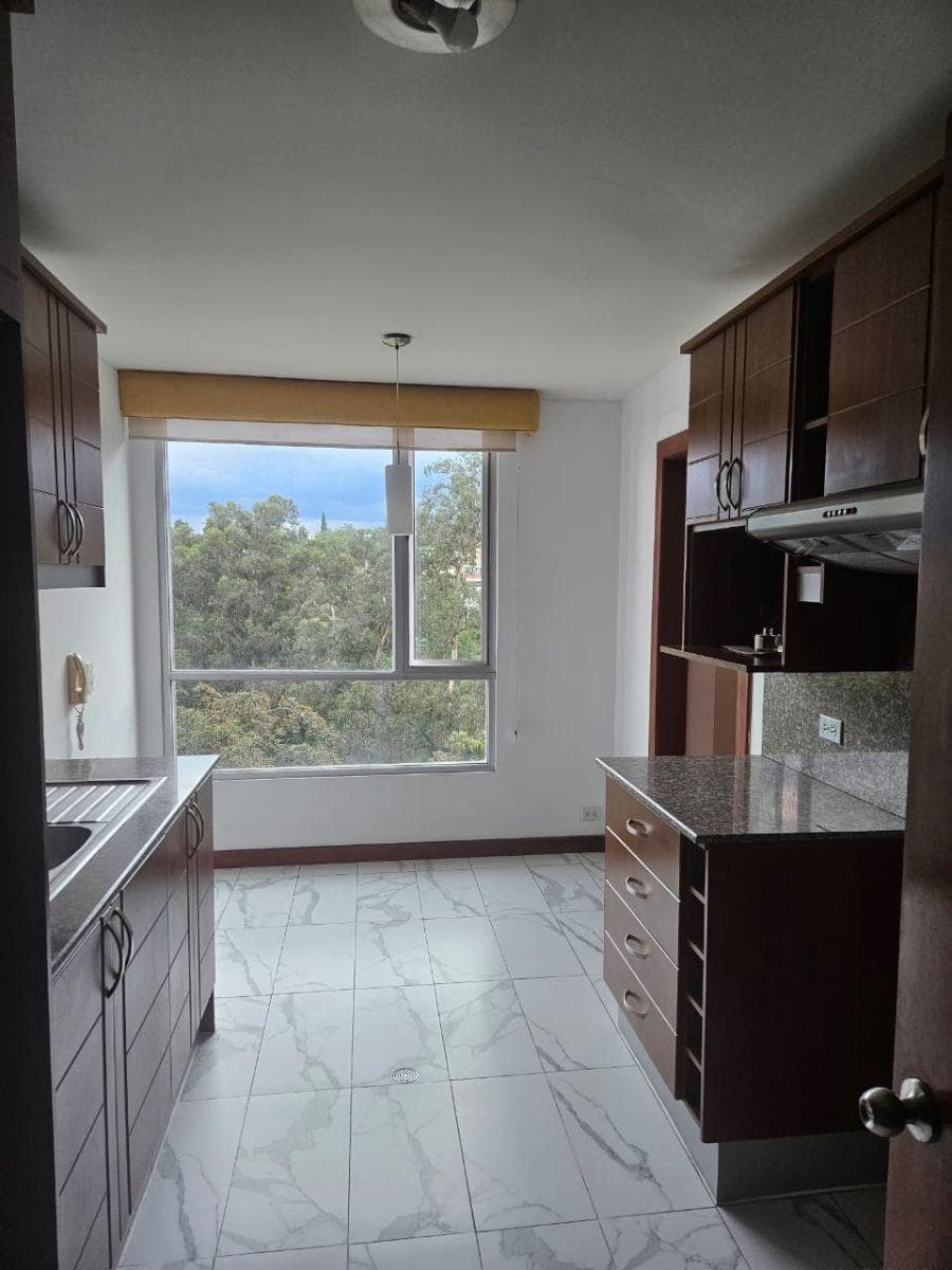 Cumbaya, Cerca de Usfq,, 3 Dorm., Linda Vista. Conjunto Cerrado, Piscina, Seguridad 24/7 — imagen 7
