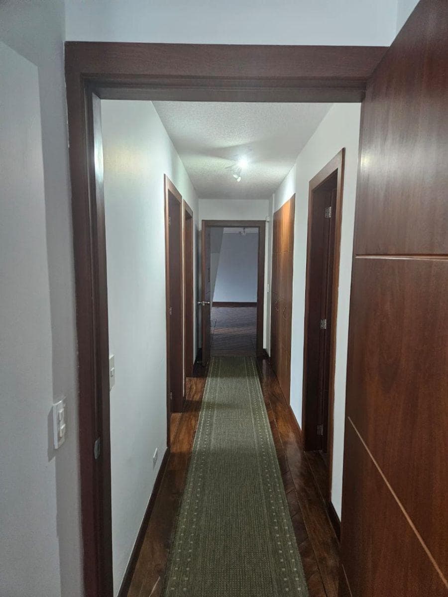 Cumbaya, Cerca de Usfq,, 3 Dorm., Linda Vista. Conjunto Cerrado, Piscina, Seguridad 24/7 — imagen 3
