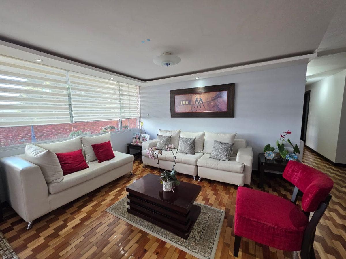 Departamento 3 Dorm. y Estudio con Patio Privado Bbq, 3 Parqueaderos en Granda Centeno. Provincia de Pichincha — imagen 6