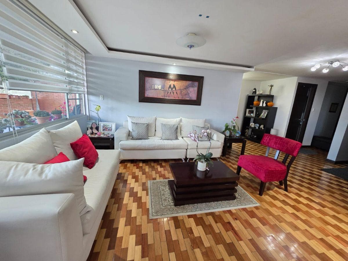 Departamento 3 Dorm. y Estudio con Patio Privado Bbq, 3 Parqueaderos en Granda Centeno. Provincia de Pichincha — imagen 5
