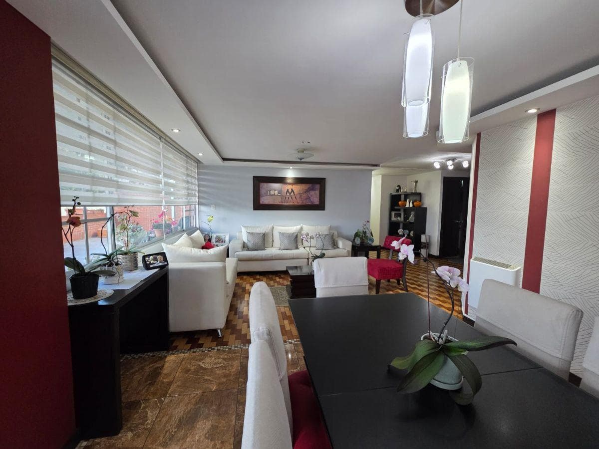 Departamento 3 Dorm. y Estudio con Patio Privado Bbq, 3 Parqueaderos en Granda Centeno. Provincia de Pichincha — imagen 4