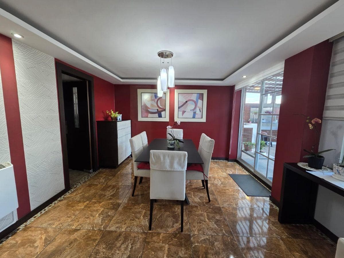 Departamento 3 Dorm. y Estudio con Patio Privado Bbq, 3 Parqueaderos en Granda Centeno. Provincia de Pichincha — imagen 2