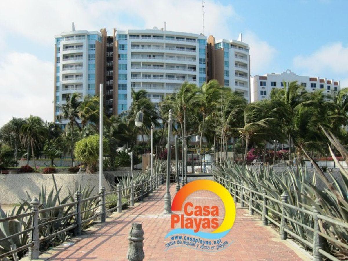 Carabelas de Colón, Venta Departamento Frente Al Mar con Piscinas en Playas Villamil, Guayas — imagen 1