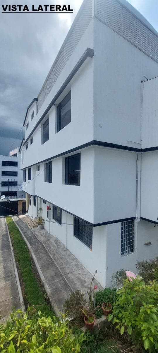 Casa en Venta de 3 Pisos Norte de Quito — imagen 8