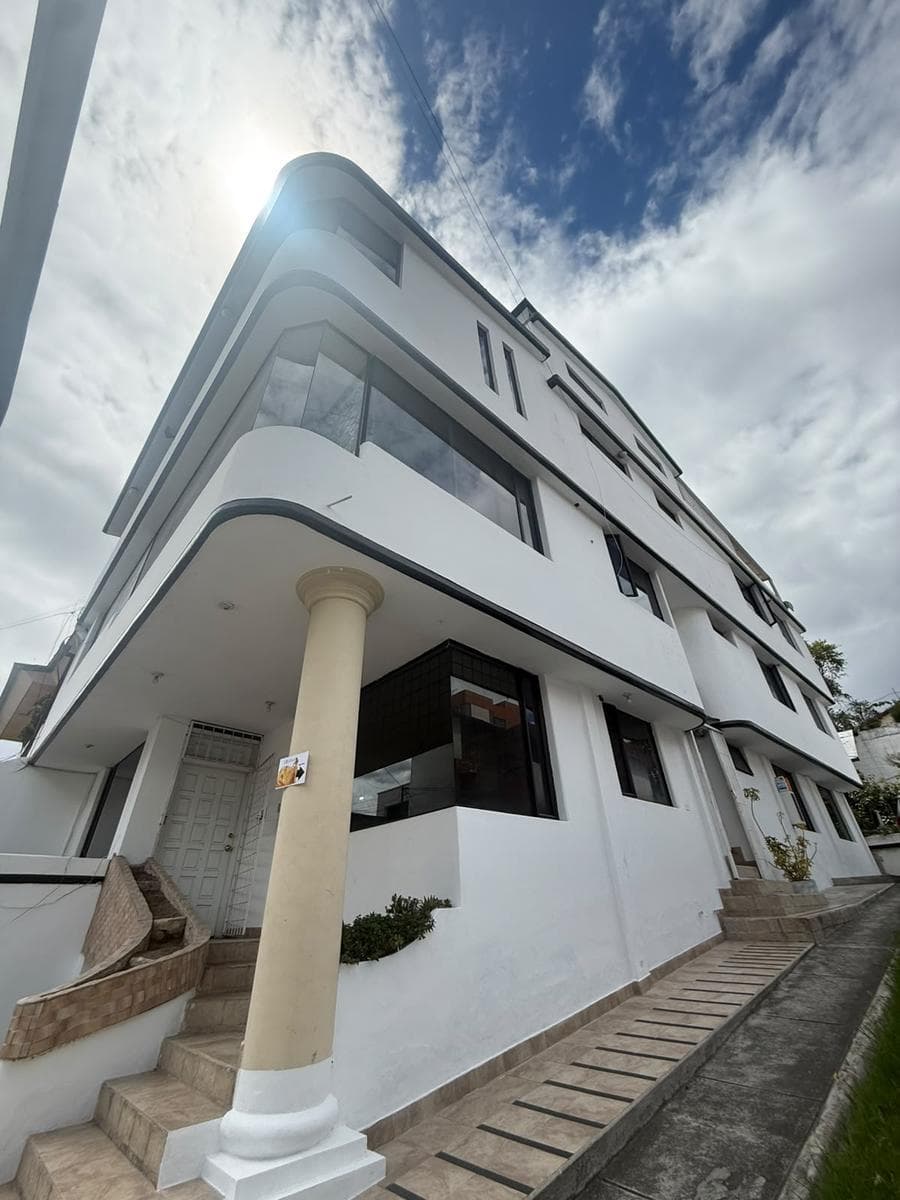 Casa en Venta de 3 Pisos Norte de Quito — imagen 6