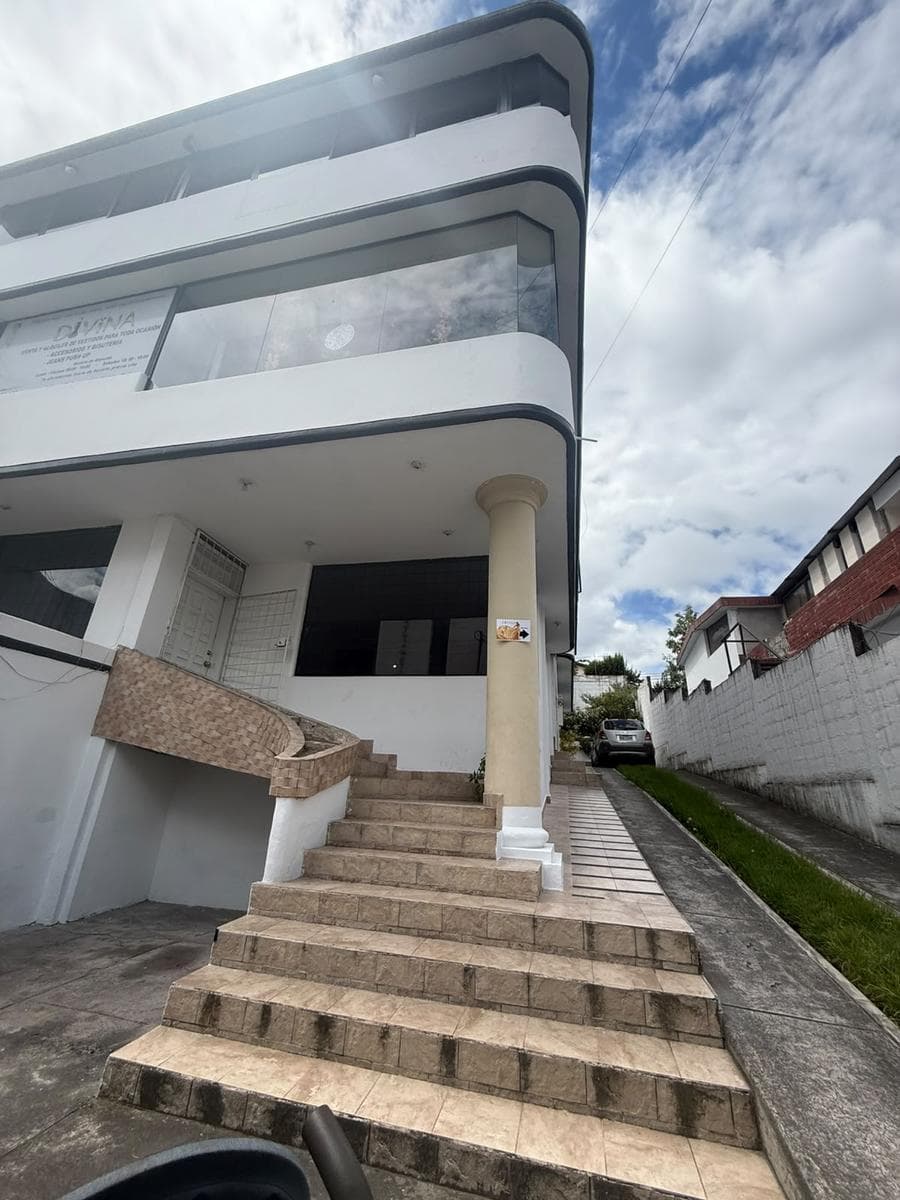 Casa en Venta de 3 Pisos Norte de Quito — imagen 4