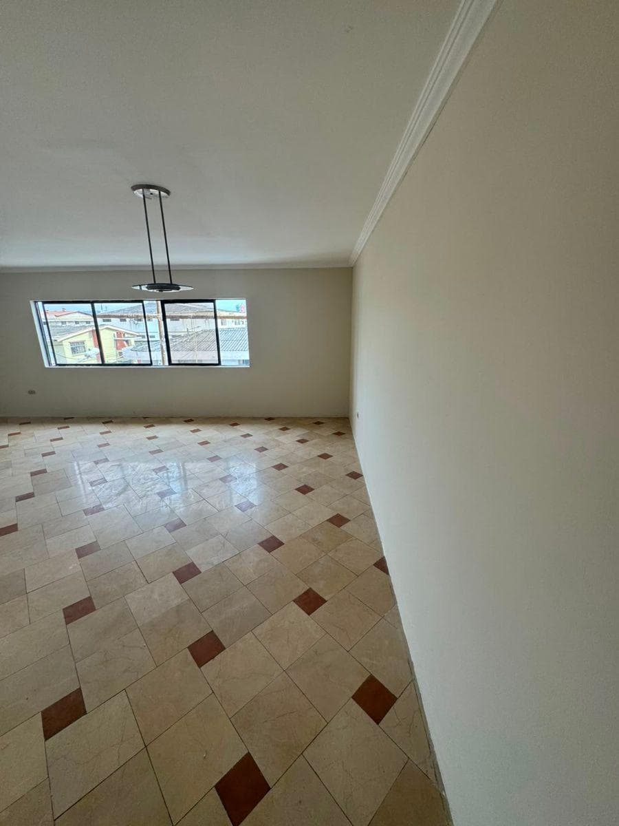Amplio Departamento Zona Cerrada con Garaje, Kennedy Nueva/ Venta, Guayas — imagen 9