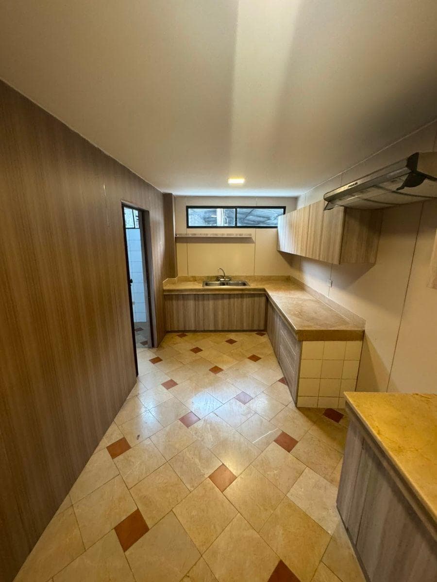 Amplio Departamento Zona Cerrada con Garaje, Kennedy Nueva/ Venta, Guayas — imagen 6
