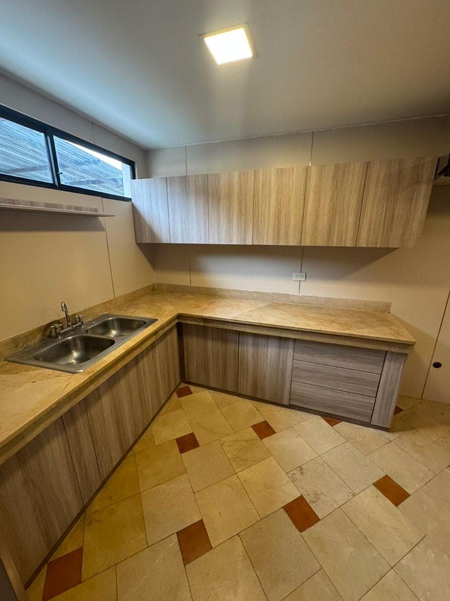 Amplio Departamento Zona Cerrada con Garaje, Kennedy Nueva/ Venta, Guayas — imagen 5