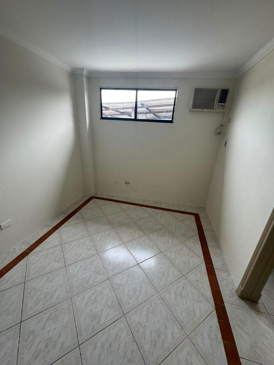 Amplio Departamento Zona Cerrada con Garaje, Kennedy Nueva/ Venta, Guayas — imagen 3