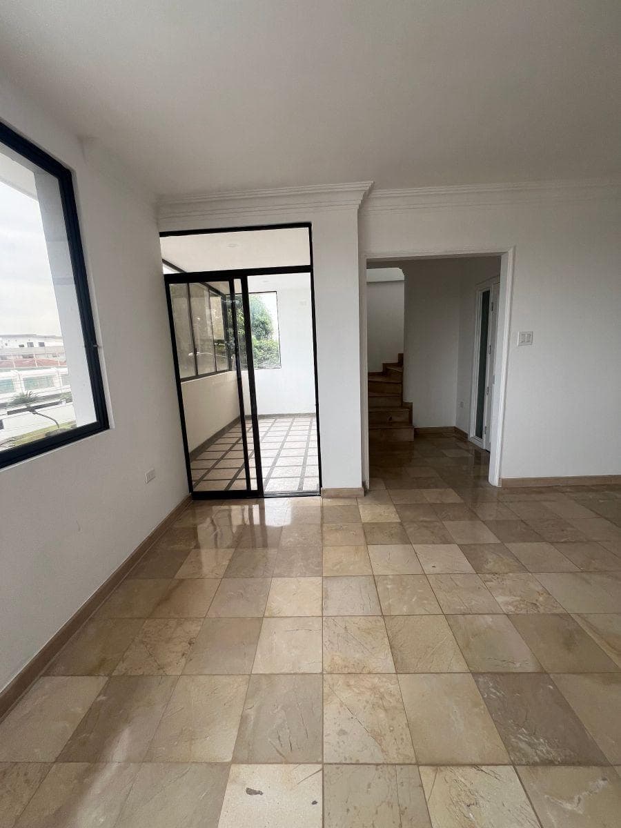En Venta Departamento con Vista 2do Piso con Amplia Terraza, Guayas — imagen 1