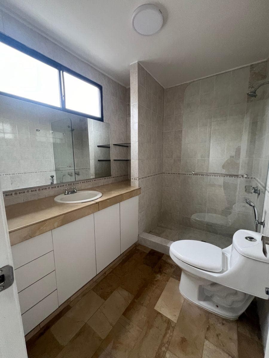 En Venta Departamento con Vista 2do Piso con Amplia Terraza, Guayas — imagen 2
