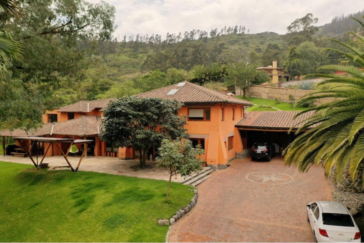 Casa Única Estilo Rustico Moderno con Vista Espectacular 5 Habitaciones, Cumbayá Intervalles — imagen 1