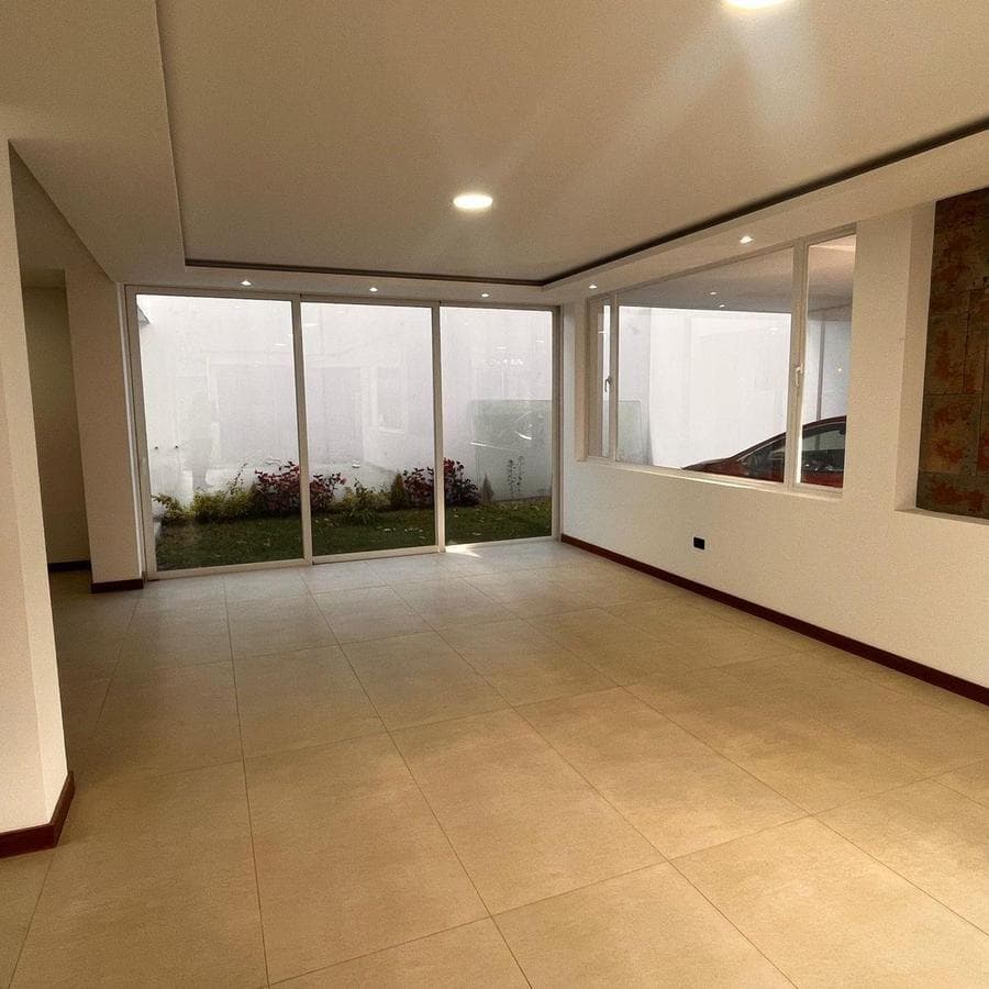 Venta Casa a Estrenar - Sector Tumbaco — imagen 1