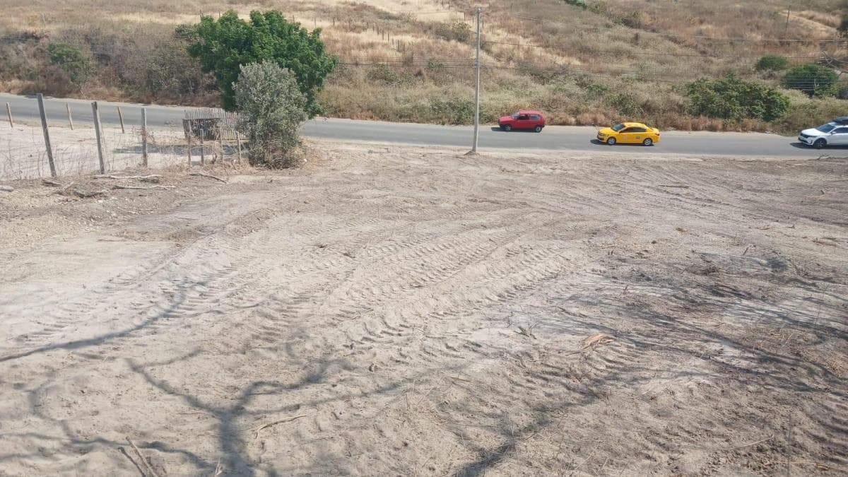 " Terreno en Venta en La Zona Sur de Manta: con Gran Potencial Inmobiliario, Manabí — imagen 8