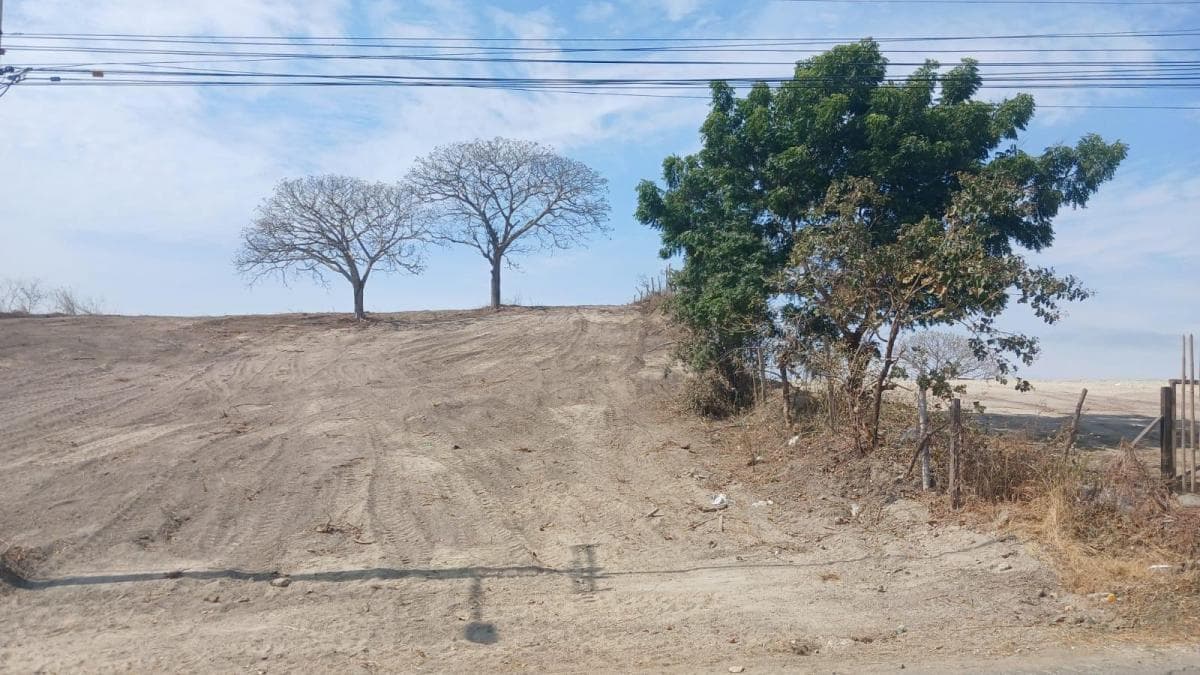 " Terreno en Venta en La Zona Sur de Manta: con Gran Potencial Inmobiliario, Manabí — imagen 5