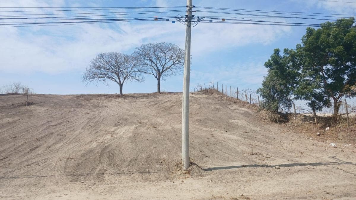 " Terreno en Venta en La Zona Sur de Manta: con Gran Potencial Inmobiliario, Manabí — imagen 3