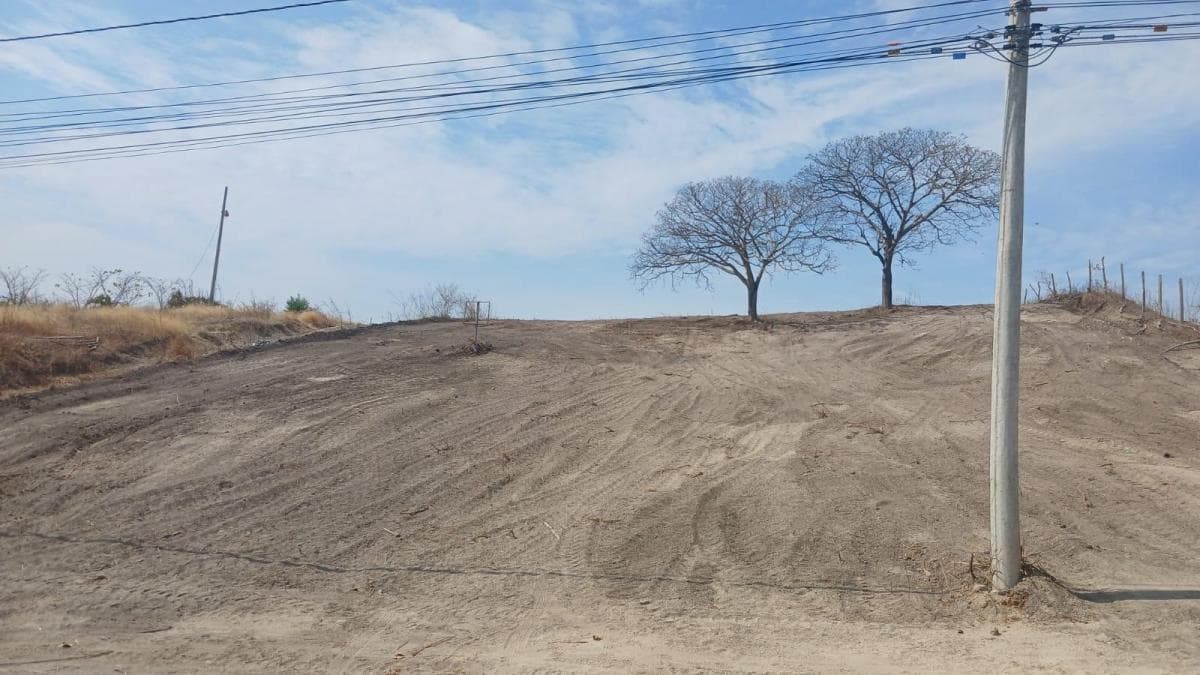 " Terreno en Venta en La Zona Sur de Manta: con Gran Potencial Inmobiliario, Manabí — imagen 2