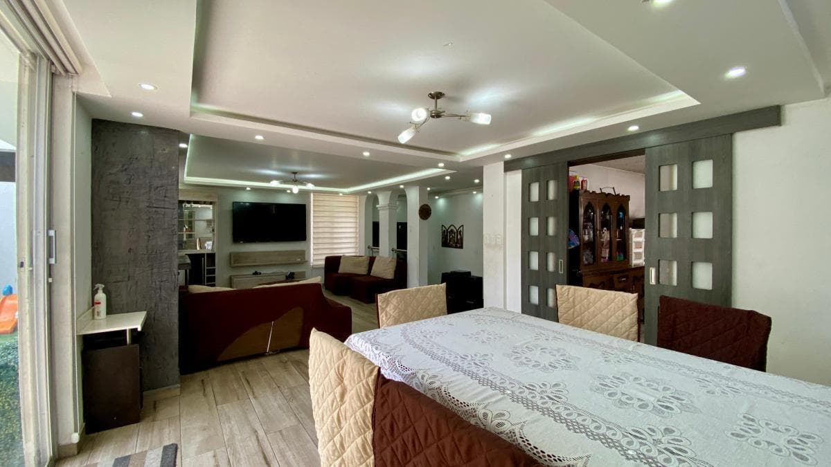 Casa de Venta Remodelada Norte de Quito (Casa - Dos Suites - Local Comercial) — imagen 6