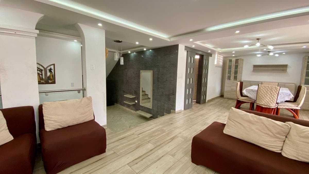 Casa de Venta Remodelada Norte de Quito (Casa - Dos Suites - Local Comercial) — imagen 4