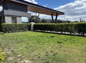 Venta Casa con Jardín 220 m² y Hab Master en Pb en Urbanización Privada - Collaqui Tumbaco — imagen 5