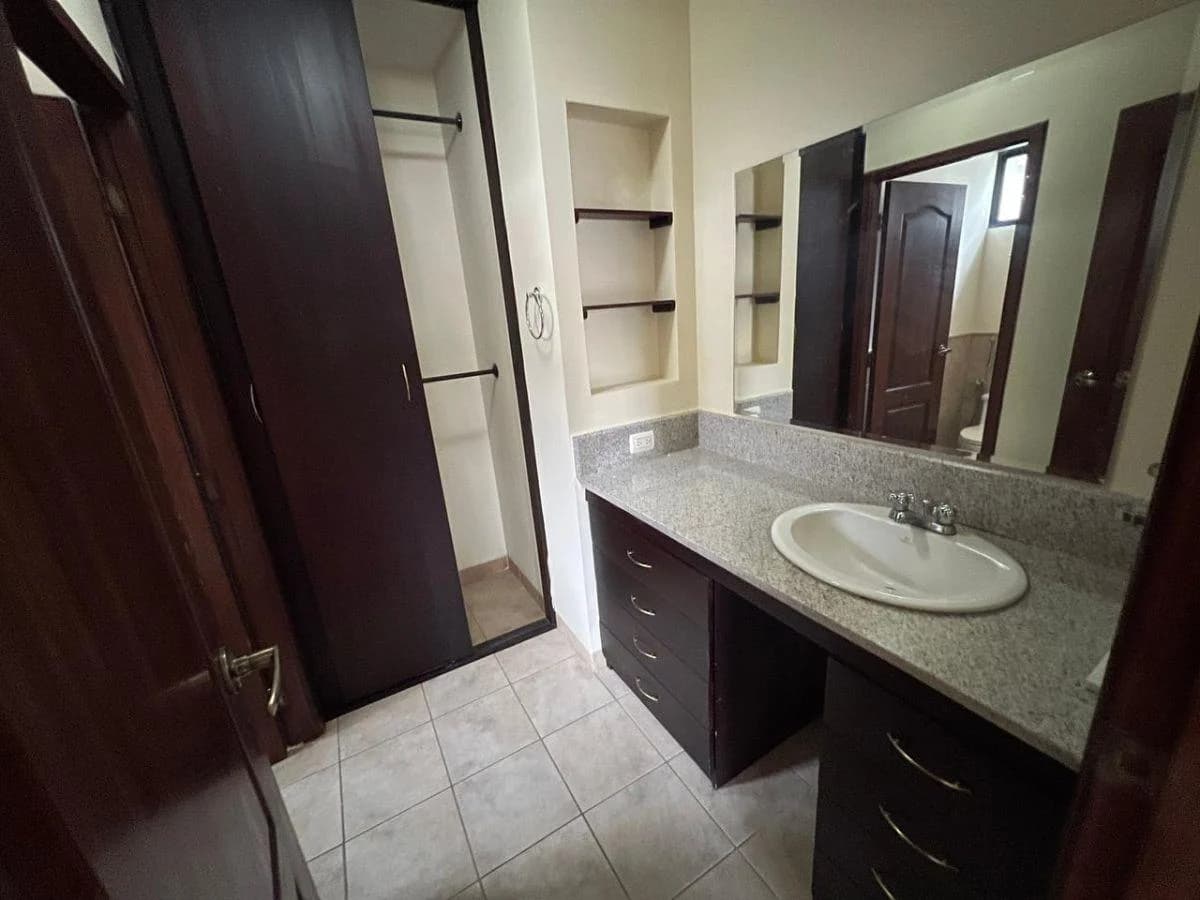 Casa de 270 m² con 4 Habitaciones en Venta en Vía a La Costa Terra Nostra, Guayas — imagen 7
