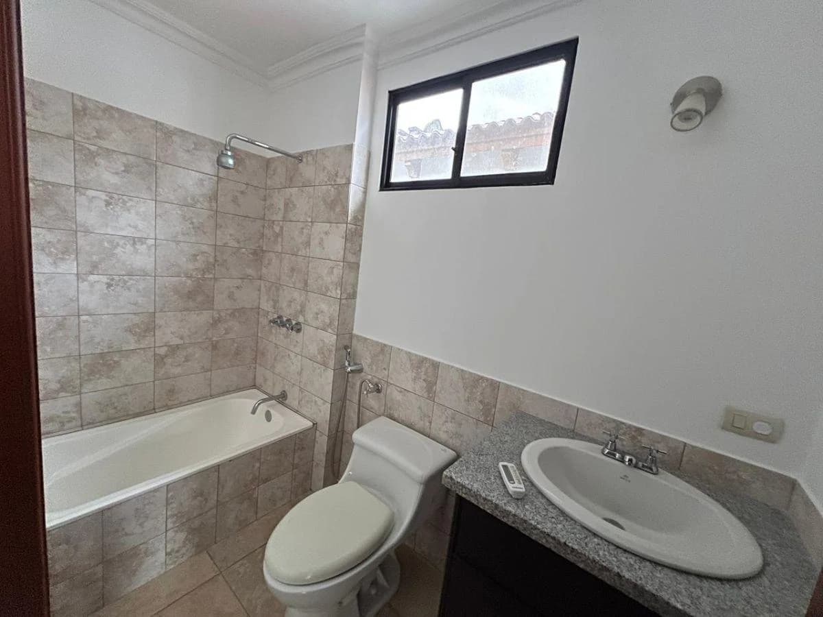 Casa de 270 m² con 4 Habitaciones en Venta en Vía a La Costa Terra Nostra, Guayas — imagen 4