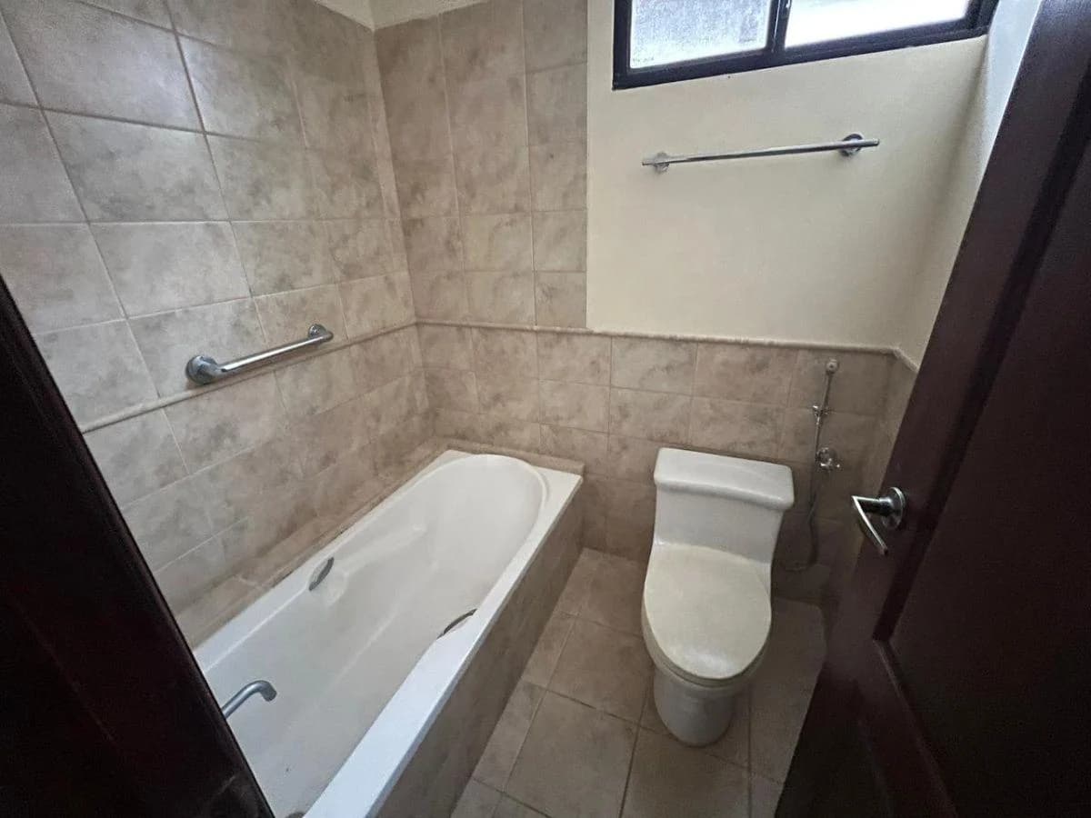 Casa de 270 m² con 4 Habitaciones en Venta en Vía a La Costa Terra Nostra, Guayas — imagen 2