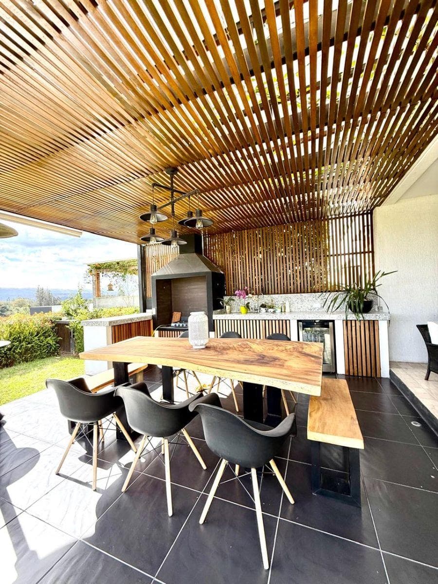 Casa Moderna de Venta en Puembo — imagen 1