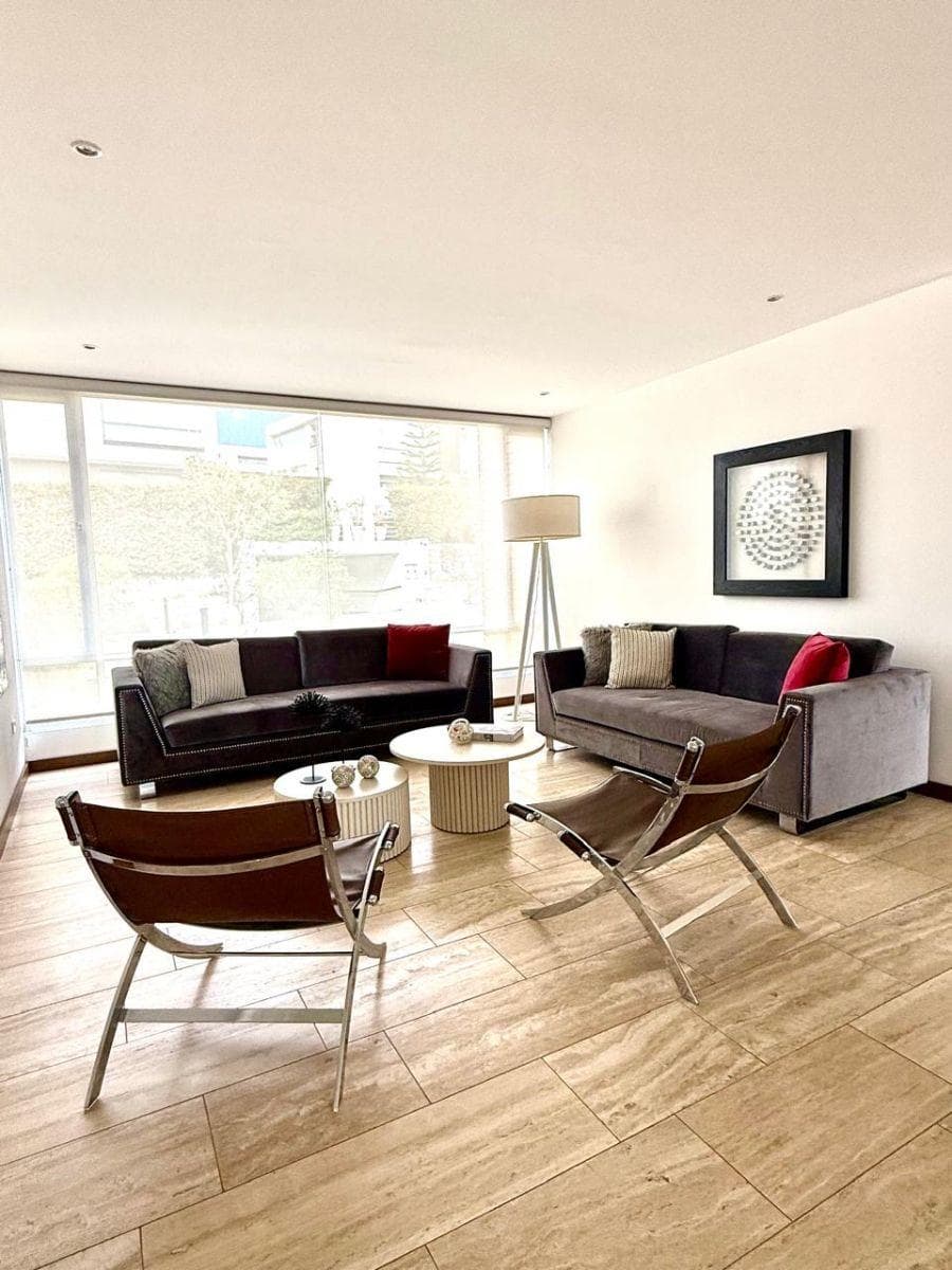 Casa Moderna de Venta en Puembo — imagen 9