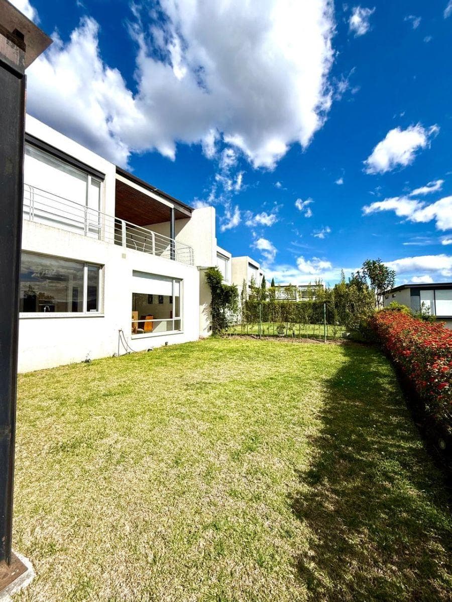 Casa Moderna de Venta en Puembo — imagen 7