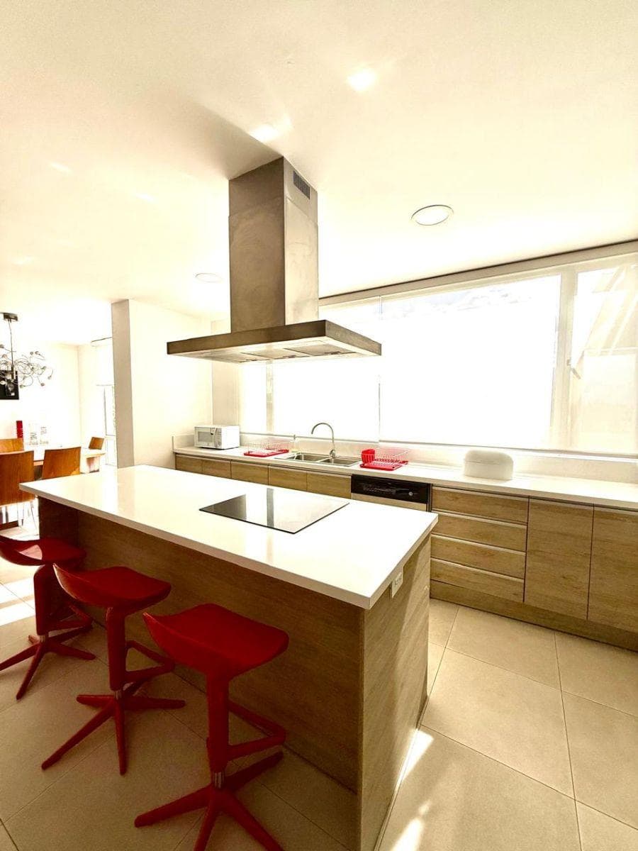 Casa Moderna de Venta en Puembo — imagen 5
