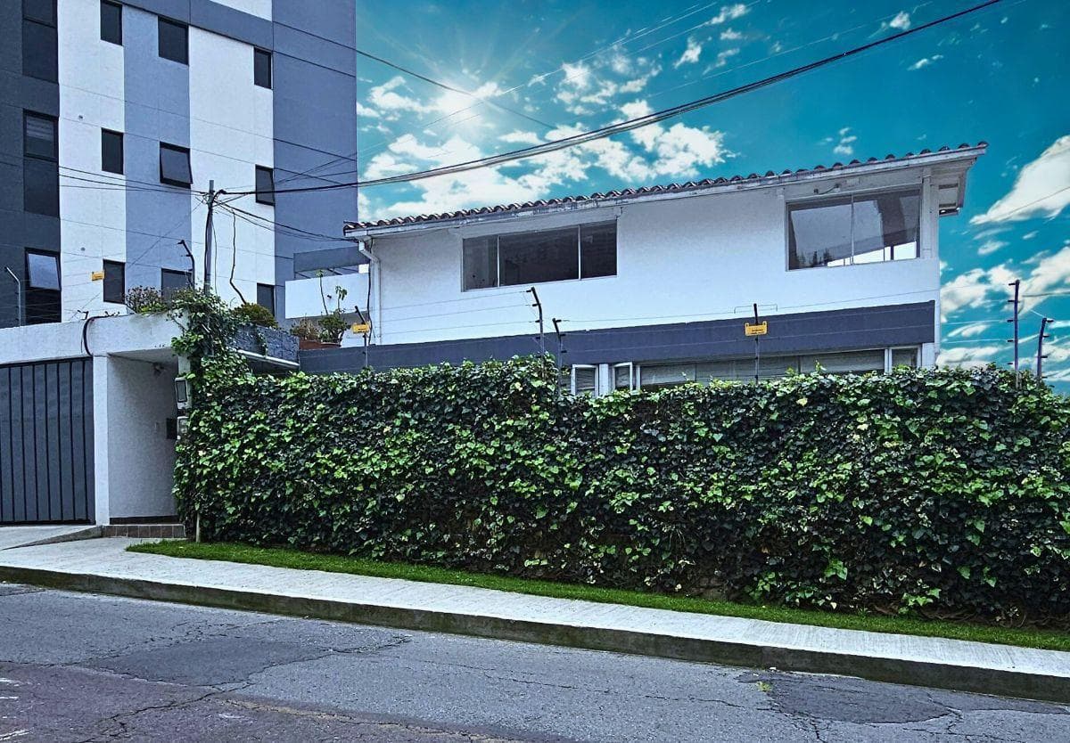 Casa en Venta Quito Tenis Excelente Ubicación y Amplio Terreno — imagen 1