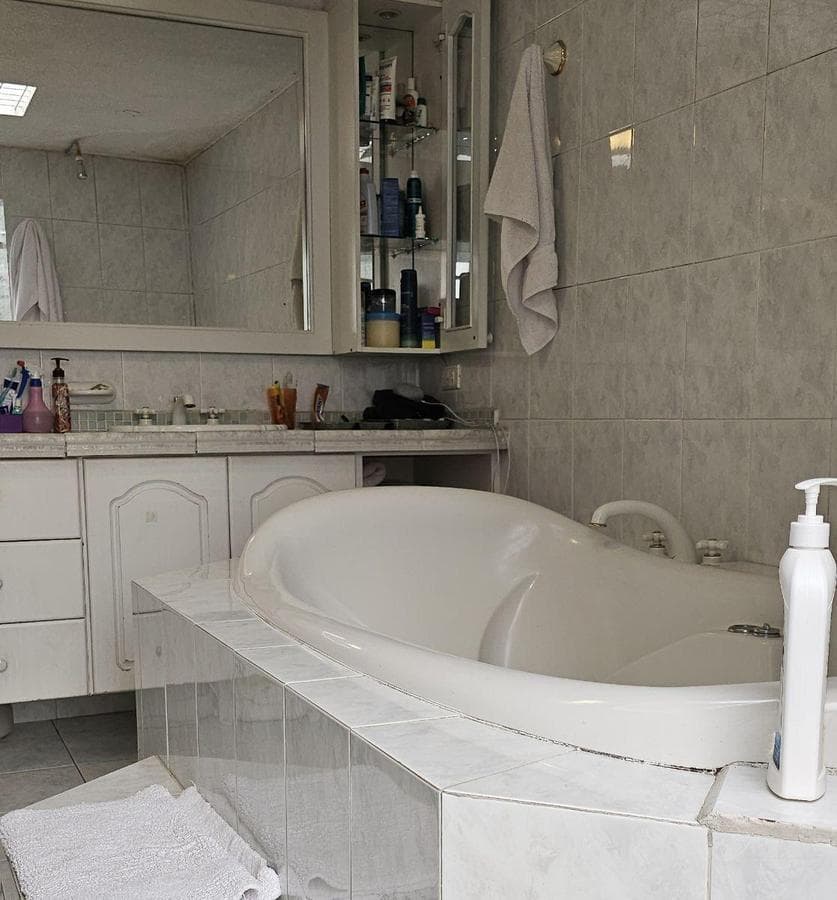 Casa en Venta Quito Tenis Excelente Ubicación y Amplio Terreno — imagen 3