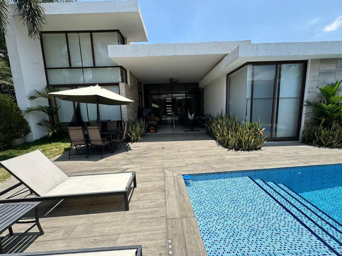 Casa 1 Planta con 700 m² de Terreno y 4 Habitaciones en Venta en Samborondón, Guayas — imagen 1