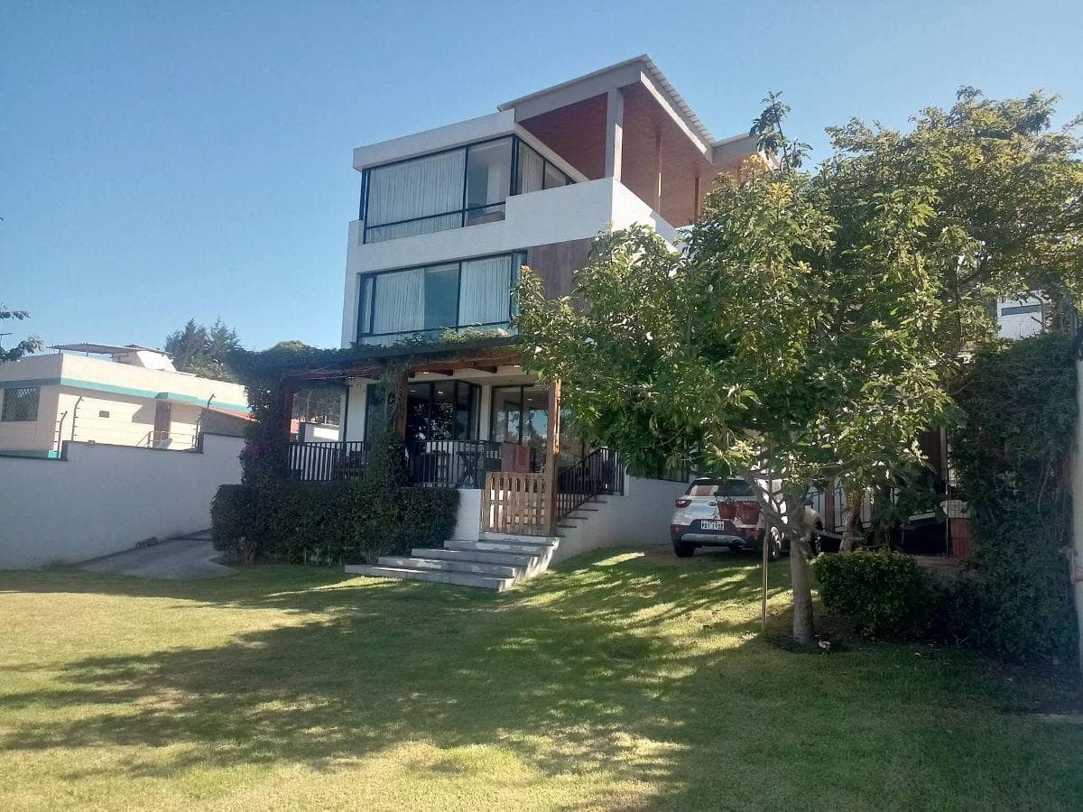 San Patricio Cumbaya Casa Nueva 4 Dorm., Jardín, 6 Parqueos, Terraza, Estudio, Seguridad — imagen 1