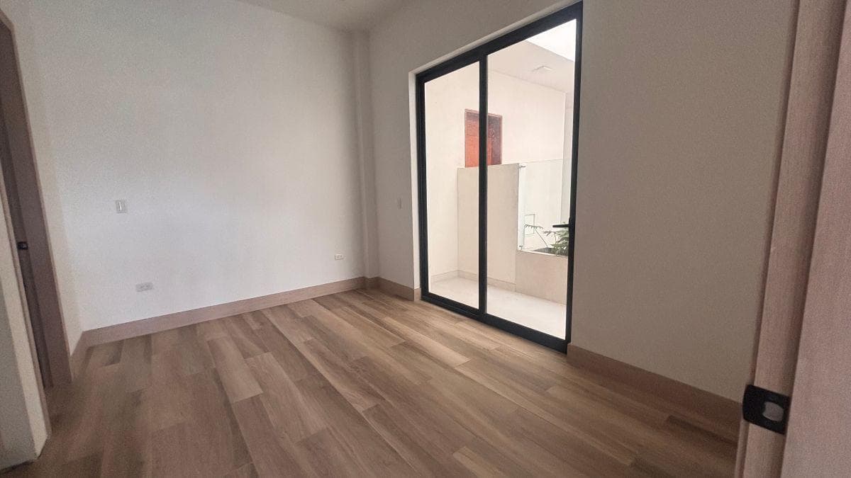 Departamento por Estrenar con Vista y Terraza en Cumbayá — imagen 2